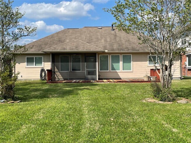 Foto del edificio - 9311 E Lakeside Dr
