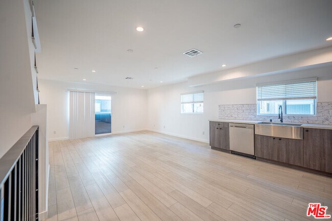 Foto del edificio - 246 N Dillon St