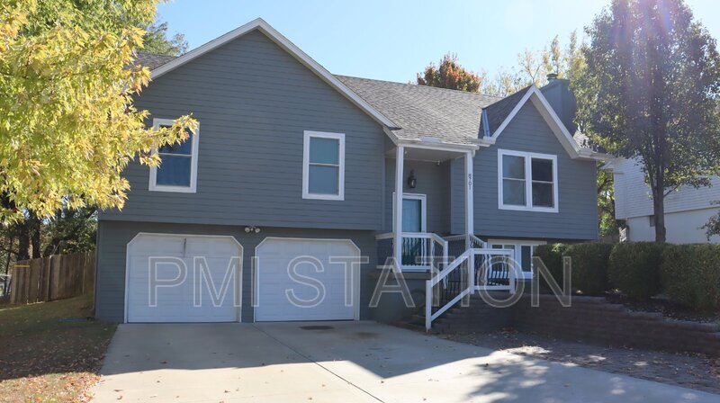 Primary Photo - 8701 N Pomona Ave