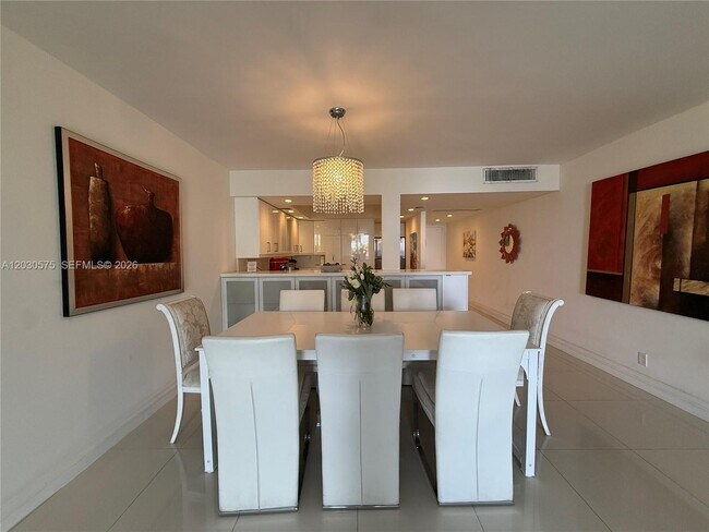 Building Photo - 3140 S Ocean Dr