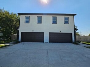 Building Photo - 616 W Avenue F