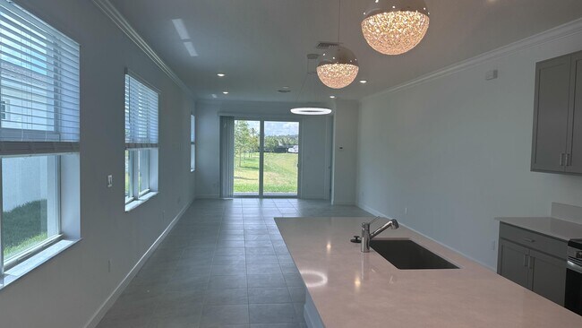 Building Photo - 3052 Cedar Pl