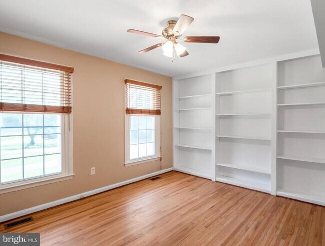 Foto del edificio - 5035 Timberwood Trail