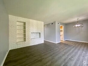 Building Photo - 2201 Fountain View Dr