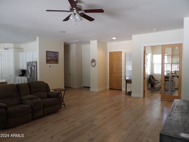 Building Photo - 4978 E Karsten Dr