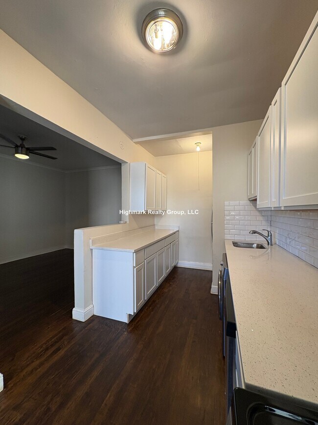 Building Photo - 945 Judson Ave