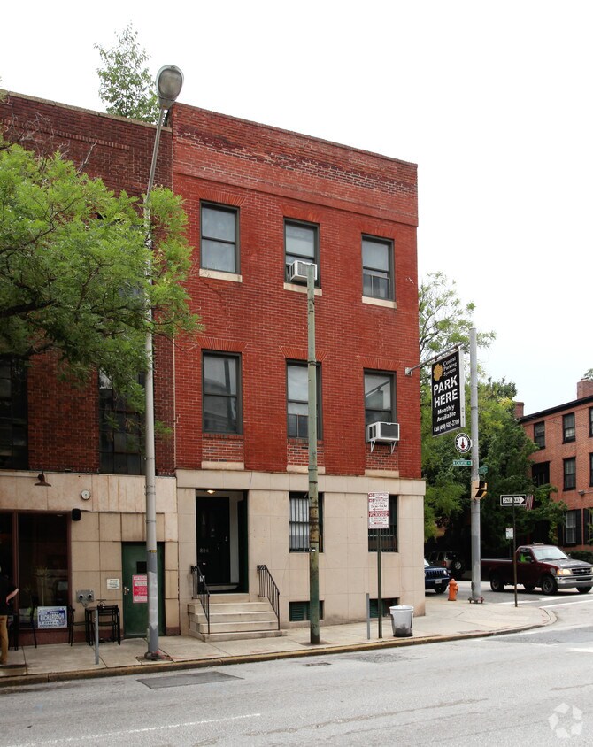 Foto del edificio - 824 N Calvert St