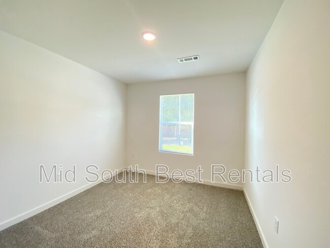 Building Photo - 8402 Oxford Valley Dr