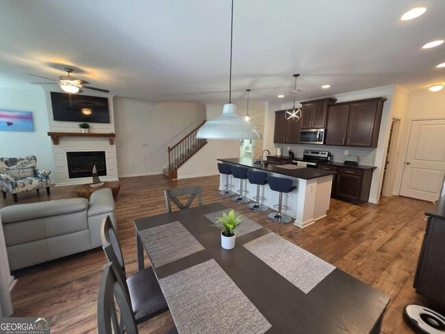 Building Photo - 5531 Garens Way