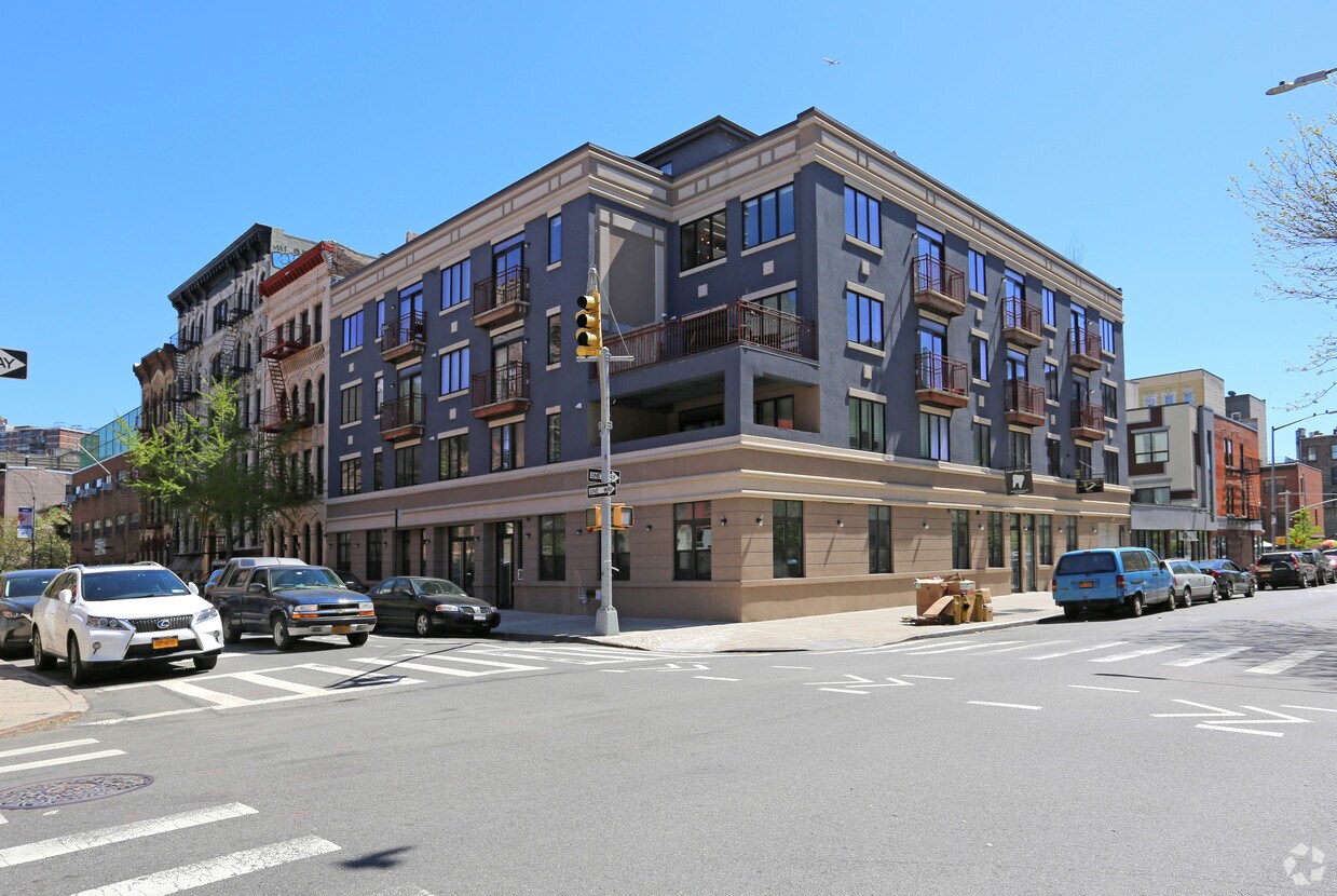 Primary Photo - 370 S 4th St
