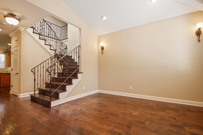 Building Photo - 1011 Green Ln