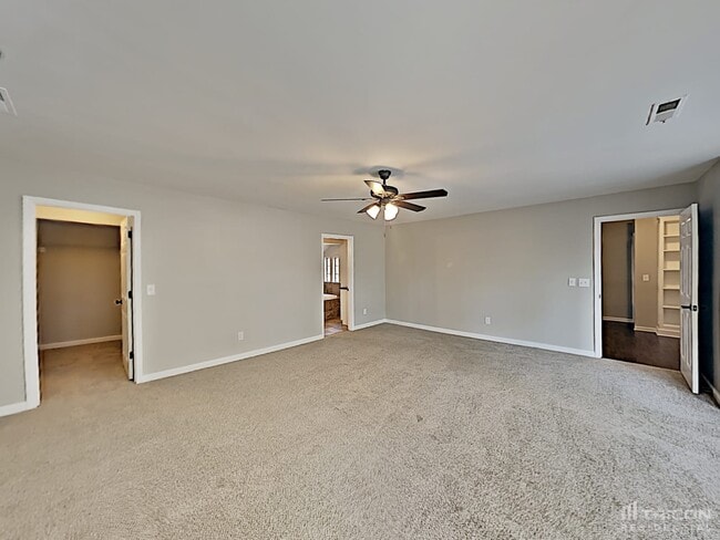 Building Photo - 2408 Ravine Dr