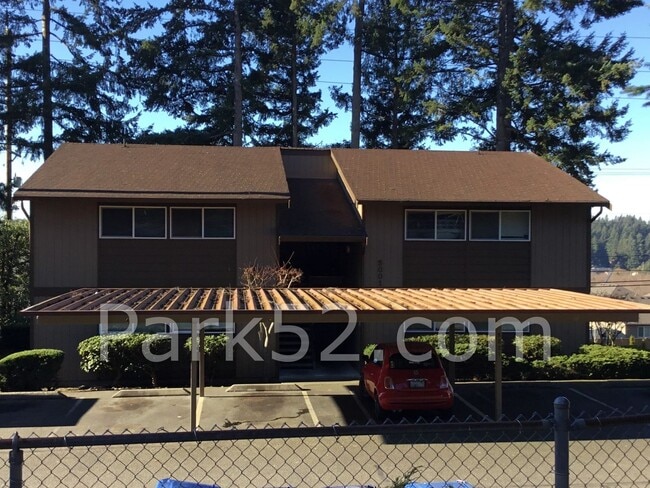 Building Photo - Upper Floor 2 Bedroom 1 Bath Apartment With Washer/Dryer!