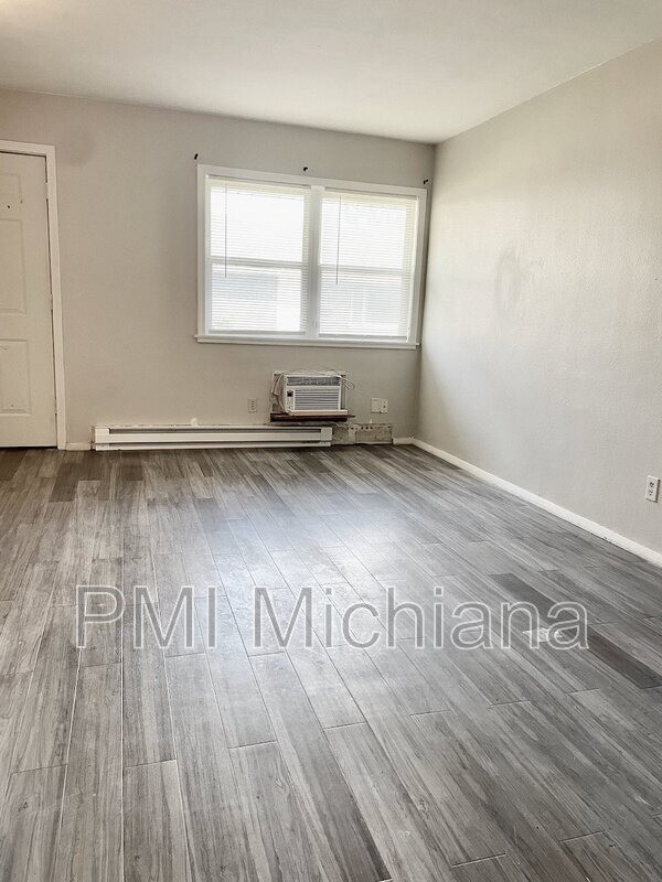 Building Photo - 2124 Lathrop St