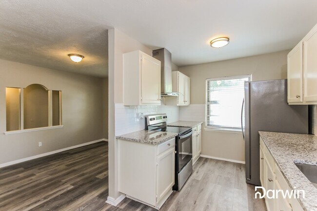 Foto del edificio - 4010 Mayflower Dr