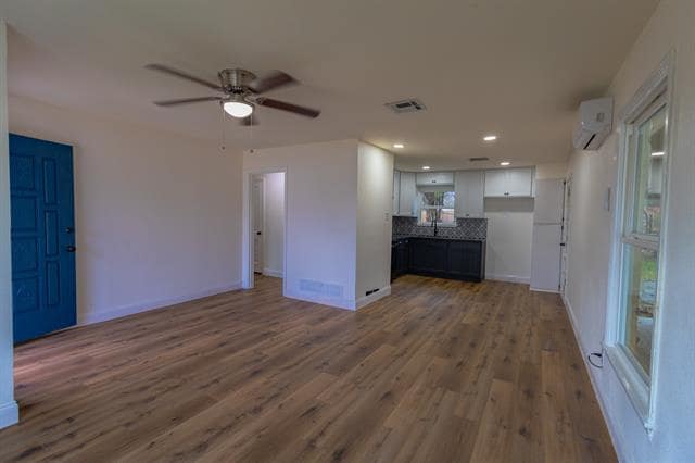 Building Photo - 1105 Spring Branch St