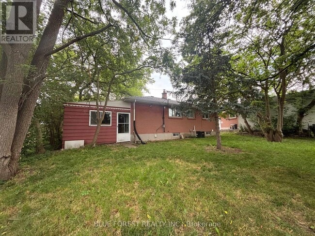 Building Photo - 143 Gladstone Ave.