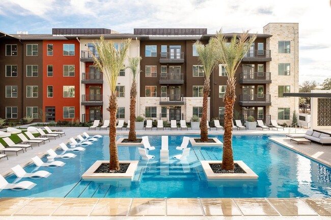 Building Photo - Latitude At Presidio