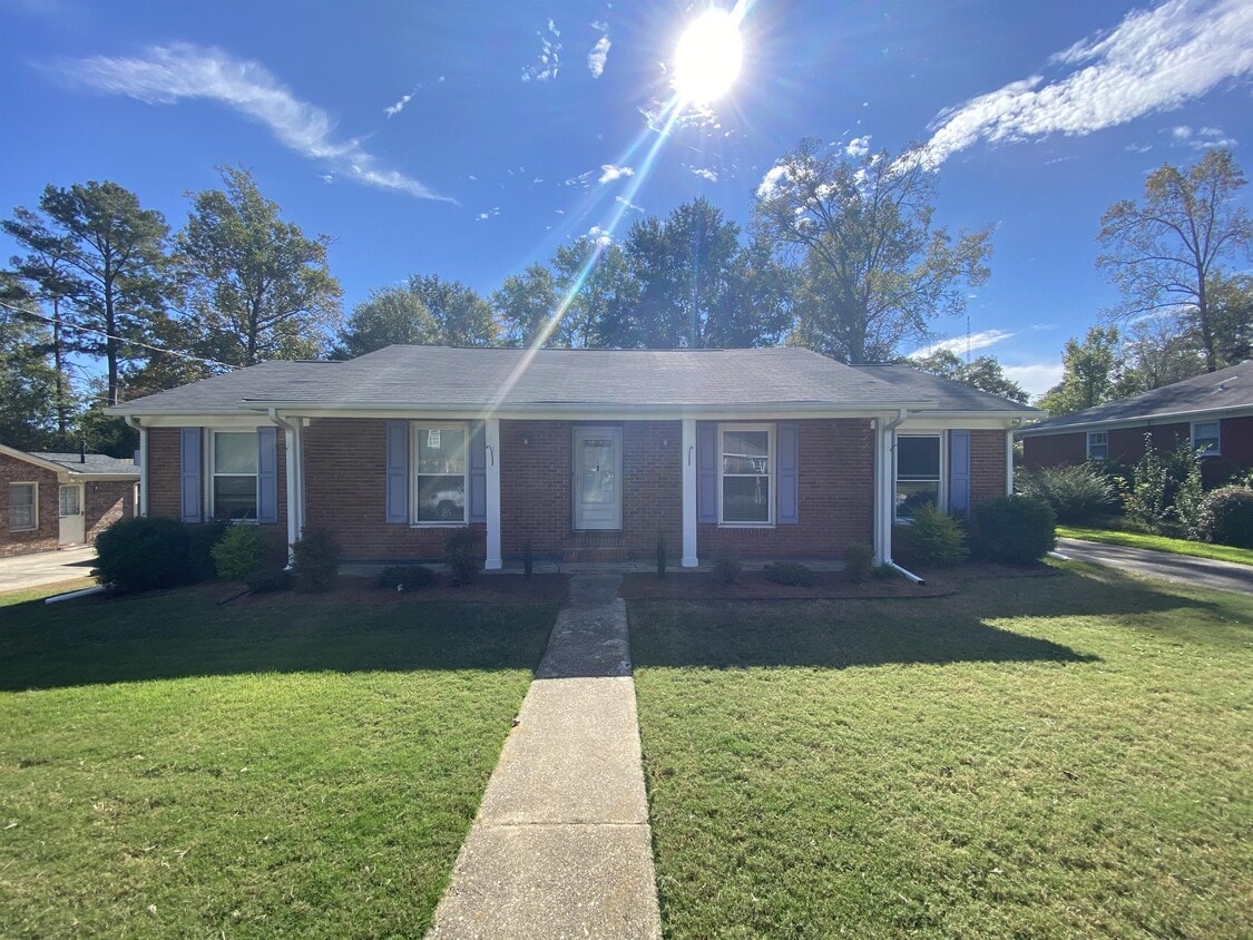 Primary Photo - 3019 Apache Dr
