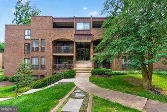 Building Photo - 11232 Chestnut Grove Square