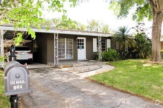 Building Photo - 501 NW 28th Ct