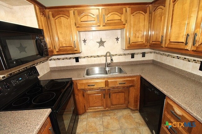 Building Photo - 104 Zarley Dr