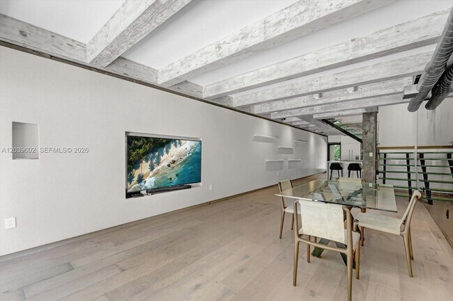Building Photo - 6011 N Bayshore Dr