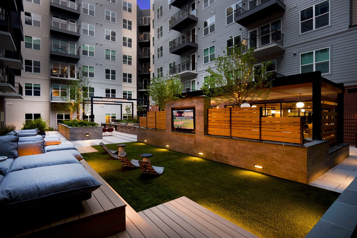 Outdoor movie entertainment area - Modera Clarendon