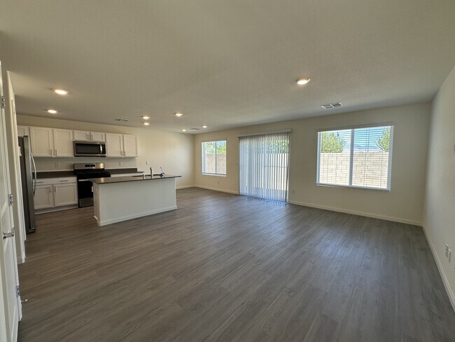 Building Photo - 10403 Luna Mezzo St