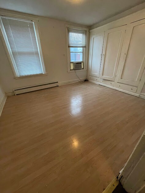 Dormitorio principal con armario empotrado - 1730 N 25th St