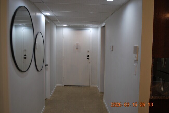 Pasillo de entrada - 612 N Louise St
