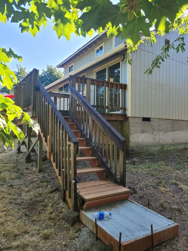Building Photo - 748 N 12th Ave