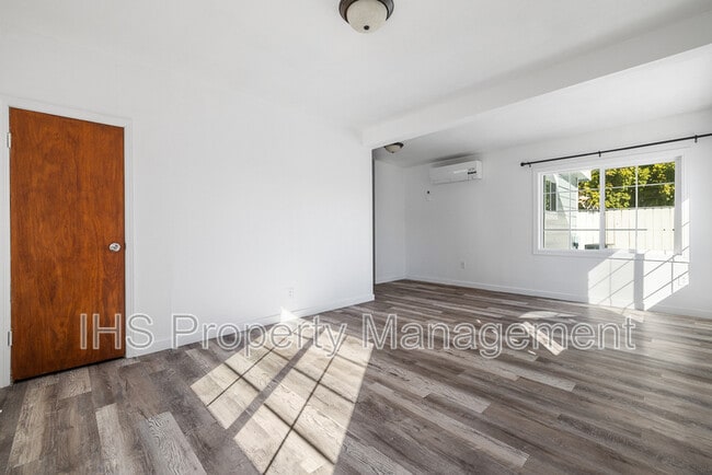 Foto del edificio - 110 N Douglas Ave