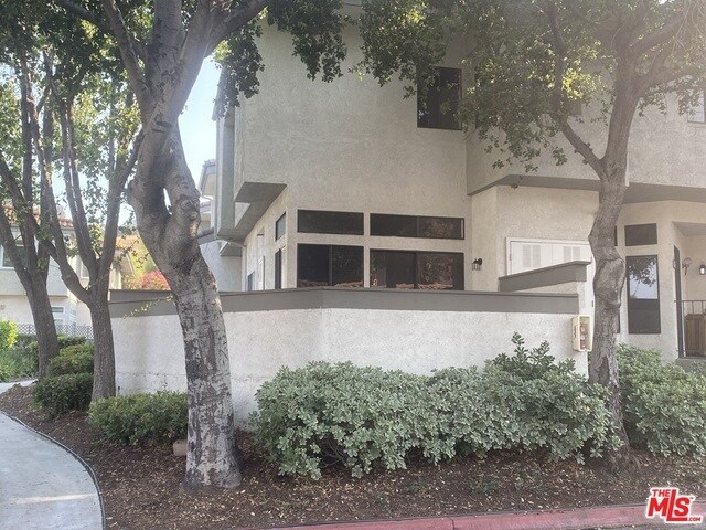 Foto del edificio - 77 Willowcrest Ln