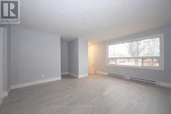 Photo du bâtiment - 24A SPRINGBROOK DRIVE