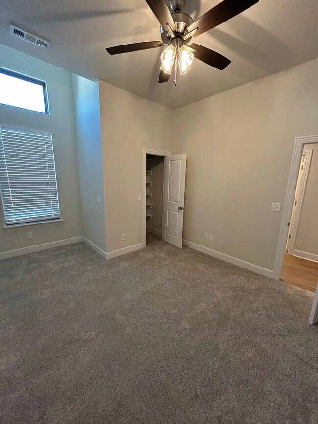 Building Photo - Beautiful Bentonville Home! 4 Bedrooms, 2....