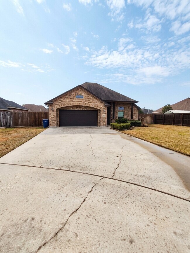 Building Photo - 6645 Jasper Cir