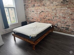 Building Photo - 4829 Rue Saint-Urbain