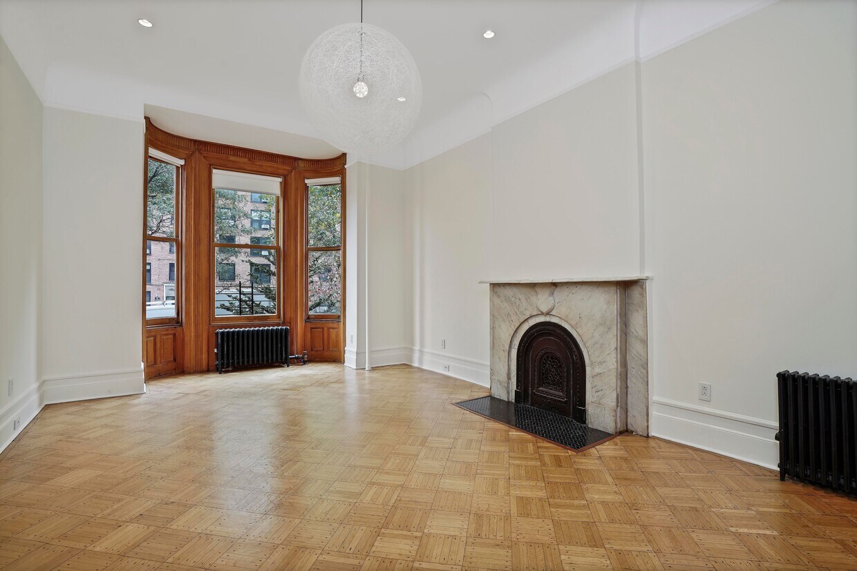 Primary Photo - 180 Clinton Ave