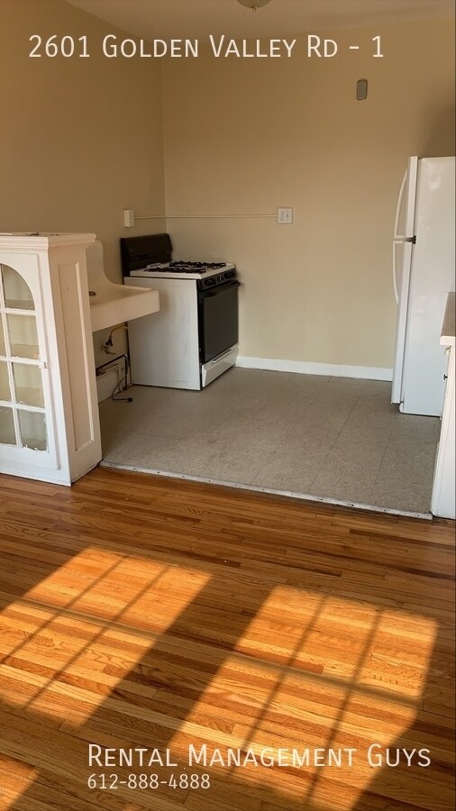 Foto del edificio - Beautiful 1 Bedroom Apartment! Hardwood Fl...