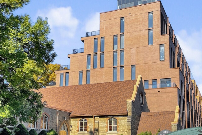 Building Photo - 1720 Bayview Ave