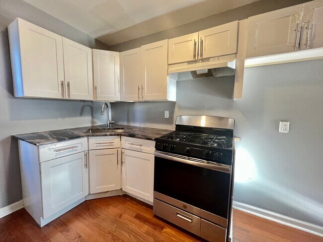 156 Grant Ave Unit 6 - 158 Grant Ave