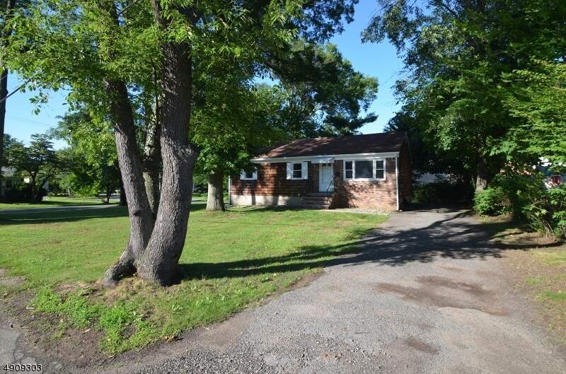 Primary Photo - 2 Cottage Pl
