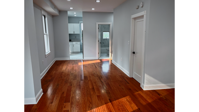 Building Photo - 808 Eynon St