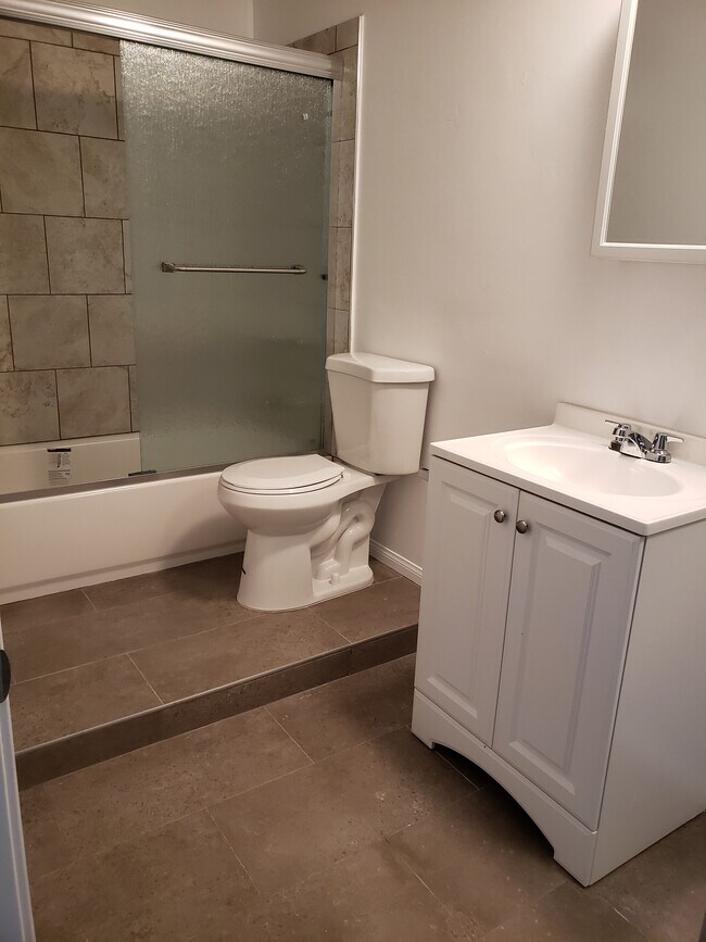 Bathroom - 4427 W 140th St