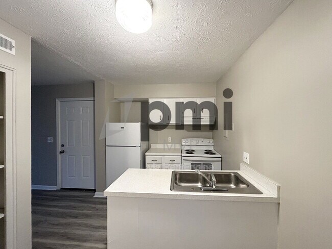 Foto del edificio - 828 Whitethorne Ave