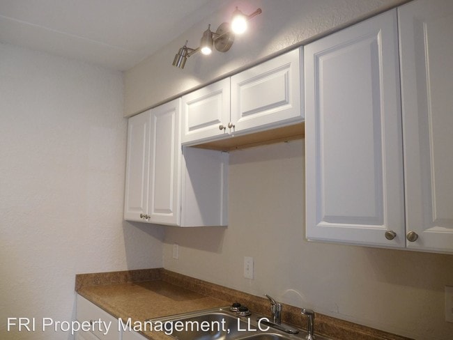 Building Photo - 302 S Spring Garden Ave