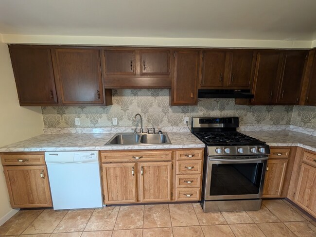 Foto del edificio - 628 Peachview Ln