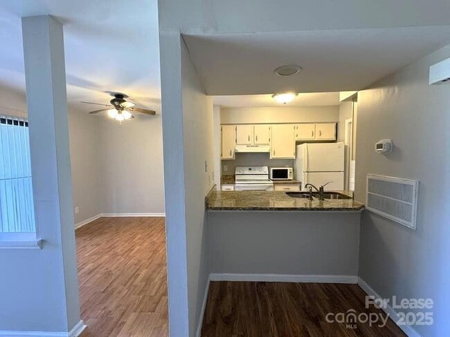 Building Photo - 11157 Harrowfield Rd