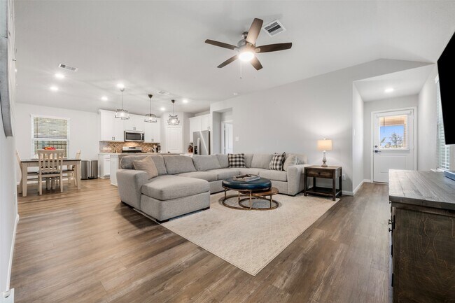 Foto del edificio - 27107 Blue Pool Dr